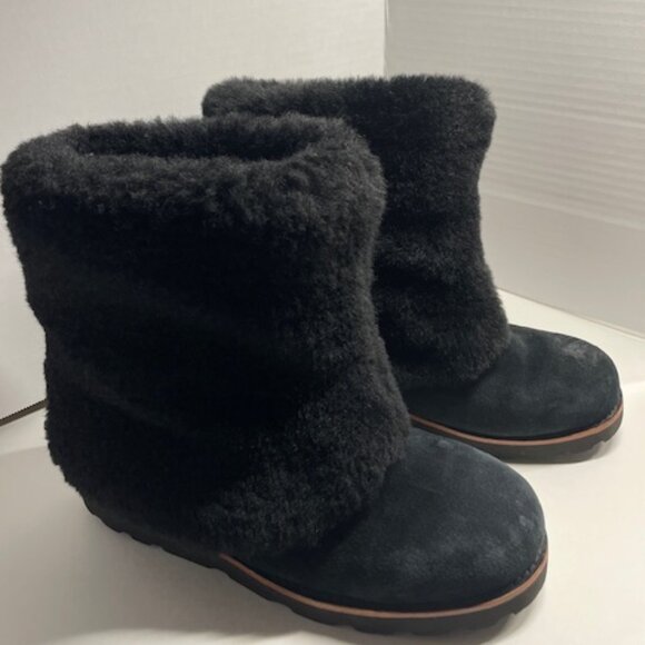 UGG Australia Shoes - Shearling UGG Boots Size 9